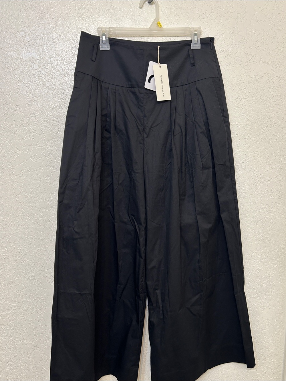 Commense Black Wide Leg Capri Pants